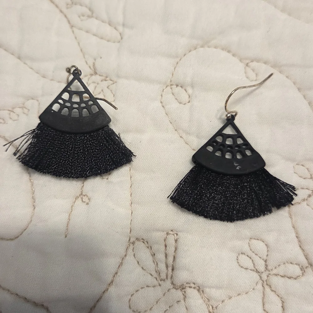 Black Fan Tassel Earrings - Picture 1 of 3